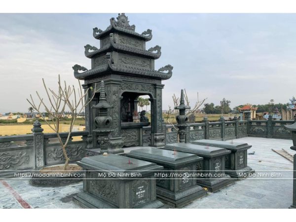 Mẫu Mộ đá xanh rêu, Lăng thờ đá xanh rêu 3 mái.
