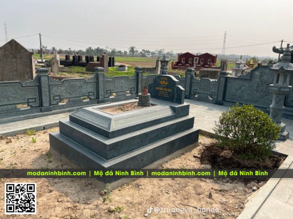 Mẫu Mộ đá xanh rêu 3 cấp nguyên khối (Mộ đá đẹp Ninh Bình)
