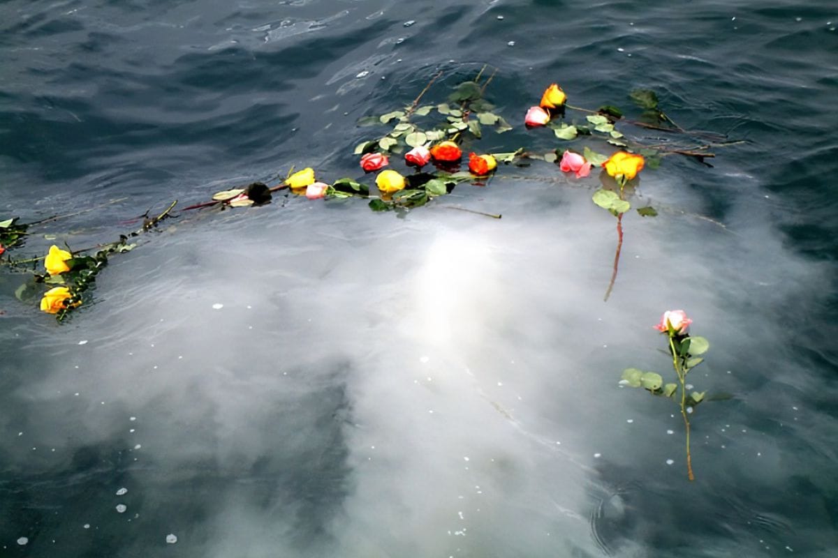 Làm lễ rải tro cốt đúng phong tục