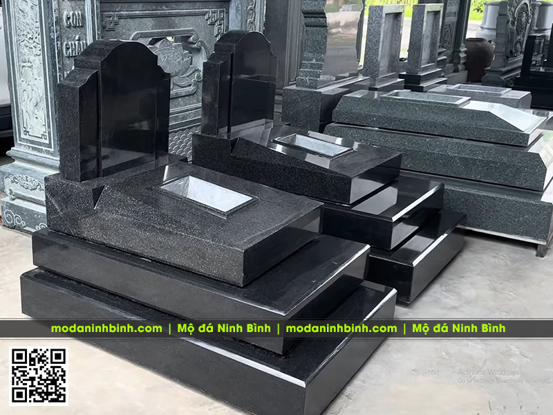 Mẫu Mộ đá granite đen đẹp, phổ biến khi xây mộ, sửa mộ cho người thân trong gia đình 2 Mẫu Mộ granite đen đẹp - trang trọng