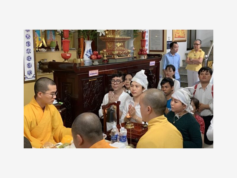 Nghi le cung tai nha truoc khi boc mo