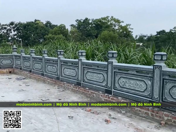 Lan can da ben mat trong cham Sen hoa