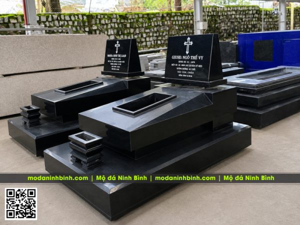 Mẫu Mộ đá Công giáo đơn giản, hiện đại bằng đá granite tại làng đá Ninh Bình