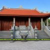 Mẫu Cột đá kết hợp chiếu đá, bình phong đá, lan can đá, bậc đá, lư hương đá tại Nhà thờ họ