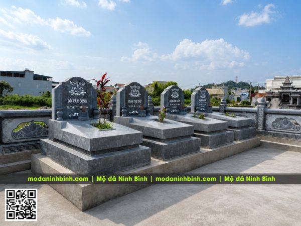 Mộ 2 cấp nguyên khối - Mộ đá xanh rêu cho người thân trong gia đình